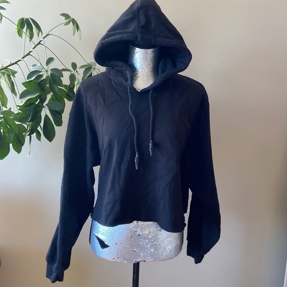 ⭐️2 FOR $20⭐️ Black cropped Athletic women’s hoodie- medium - Picture 2 of 3